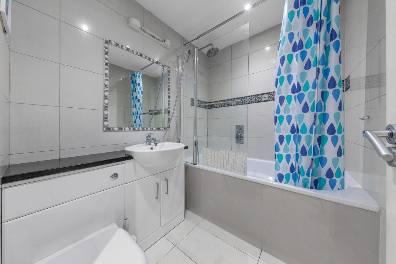 Elegant And Chic 2-Bedroom Basement Apartment In Paddington London Eksteriør billede